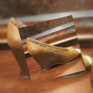 Size 7- Splash Tan open toed wedges